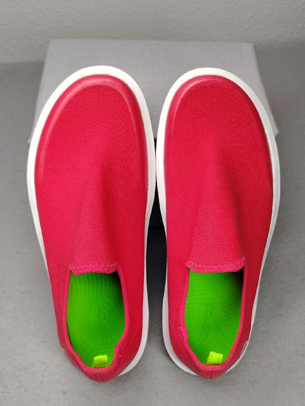 OOFOS OOmega eeZee Low Canvas Slip-On Neon Berry Size 8 - Picture 3 of 9